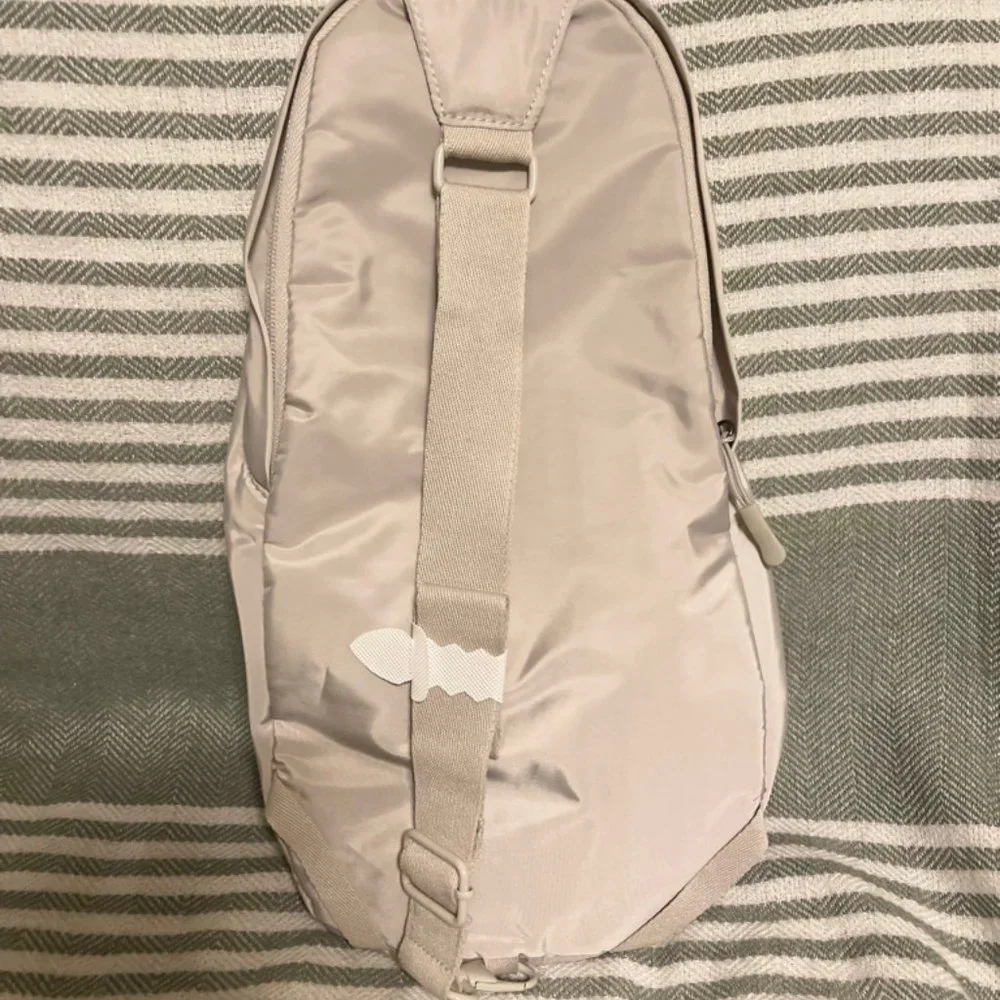 Ariana Grande Fragrances Sling CrossBody Bag NWT‎